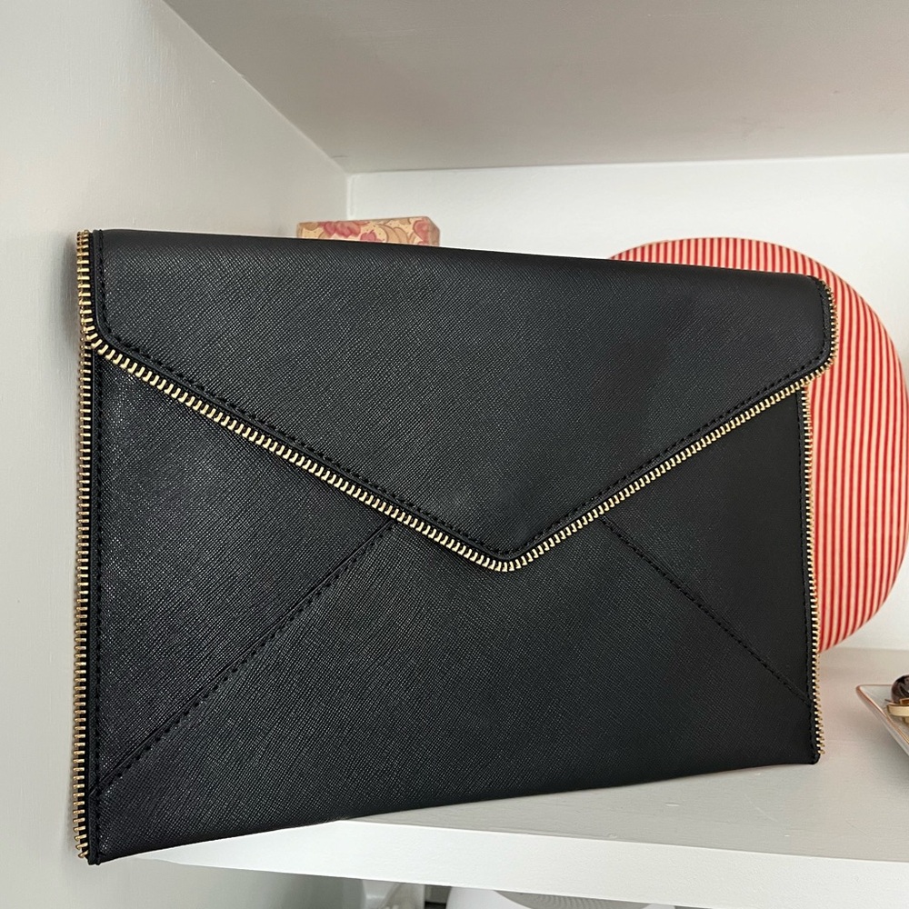 REBECCA MINKOFF WOMEN’S ZIPPER LEATHER ENVELOPE LEO CLUTCH PURSE BLACK - Picture 1 of 7
